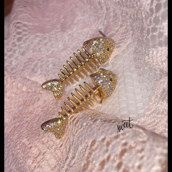 18kt Gold Fish Bone Dangly Earrings - Picture 5 of 6